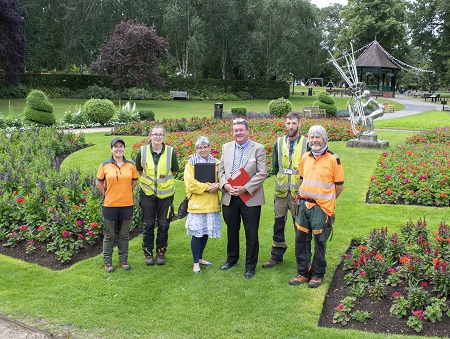 Judges and gardeners in Caldecott Park